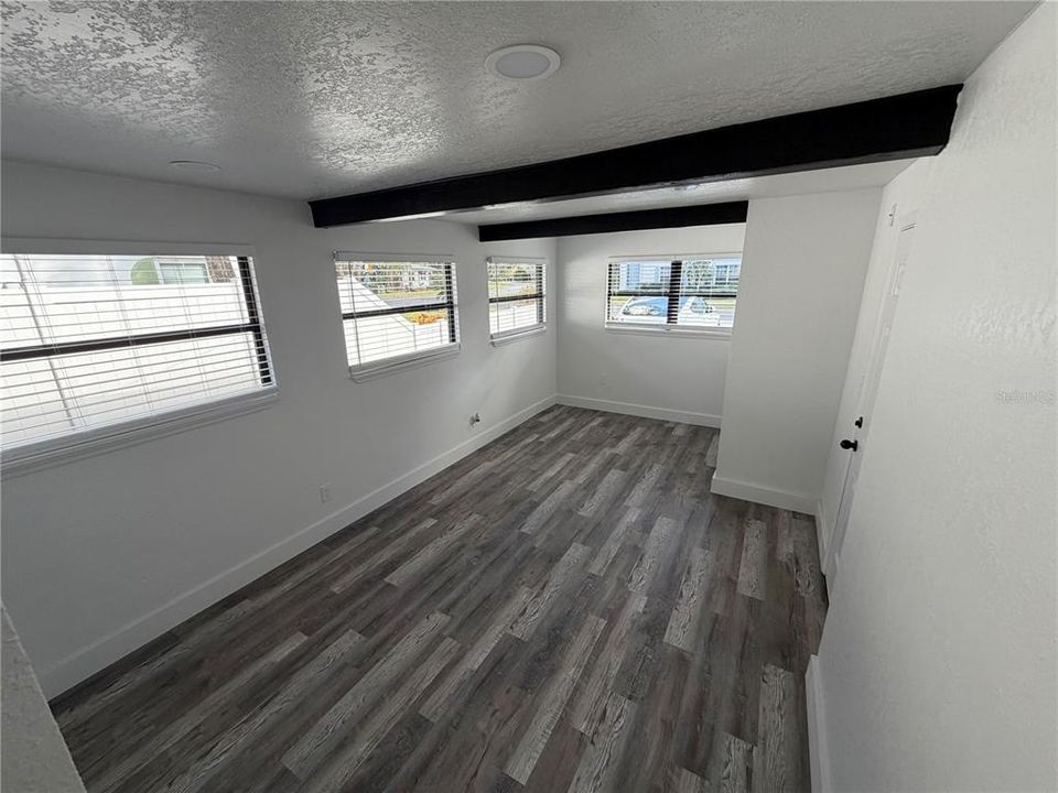 For Sale: $449,900 (4 beds, 2 baths, 1490 Square Feet)