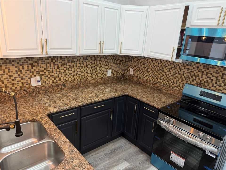 For Sale: $449,900 (4 beds, 2 baths, 1490 Square Feet)