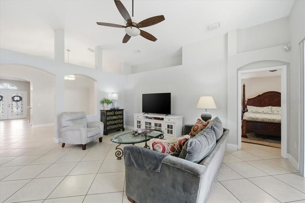 En Venta: $495,000 (4 camas, 2 baños, 2471 Pies cuadrados)