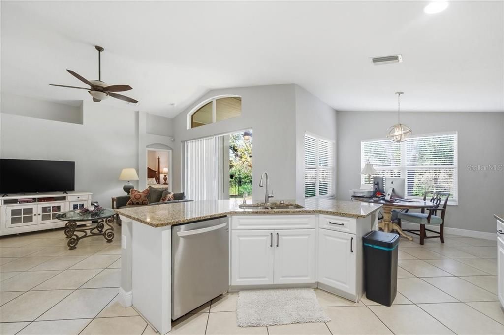 En Venta: $495,000 (4 camas, 2 baños, 2471 Pies cuadrados)