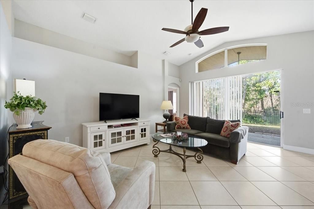 En Venta: $495,000 (4 camas, 2 baños, 2471 Pies cuadrados)