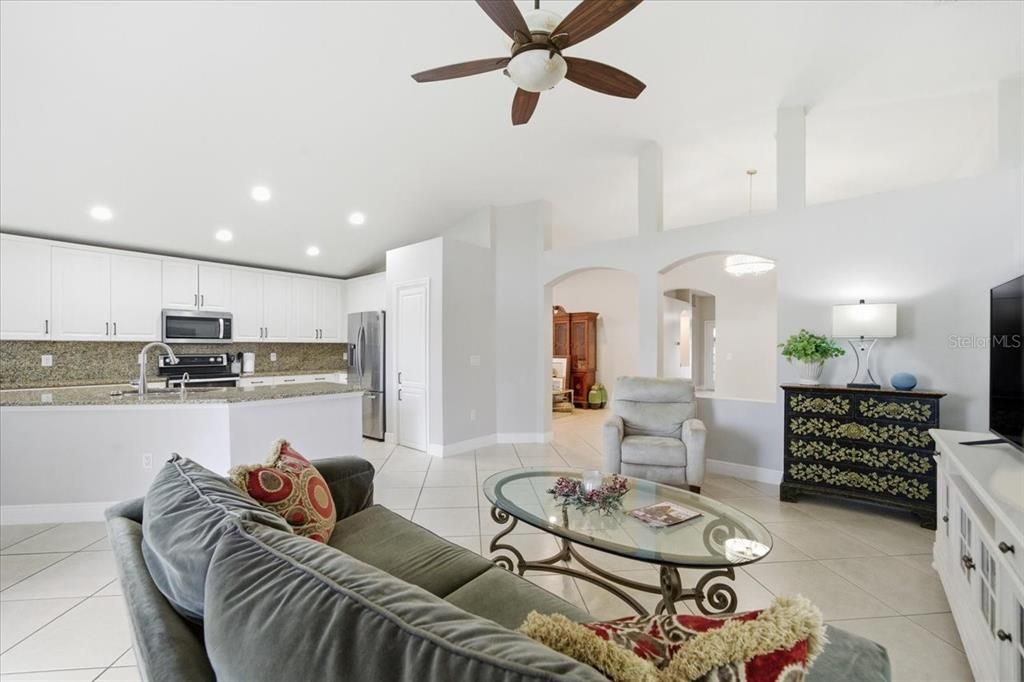 En Venta: $495,000 (4 camas, 2 baños, 2471 Pies cuadrados)