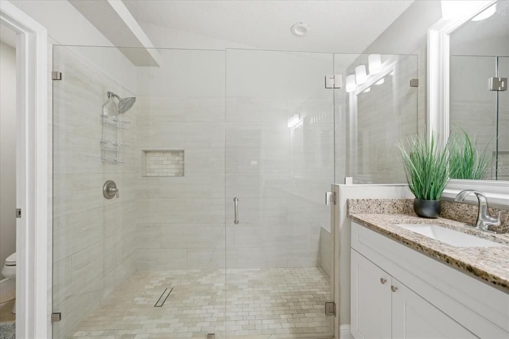 En Venta: $495,000 (4 camas, 2 baños, 2471 Pies cuadrados)