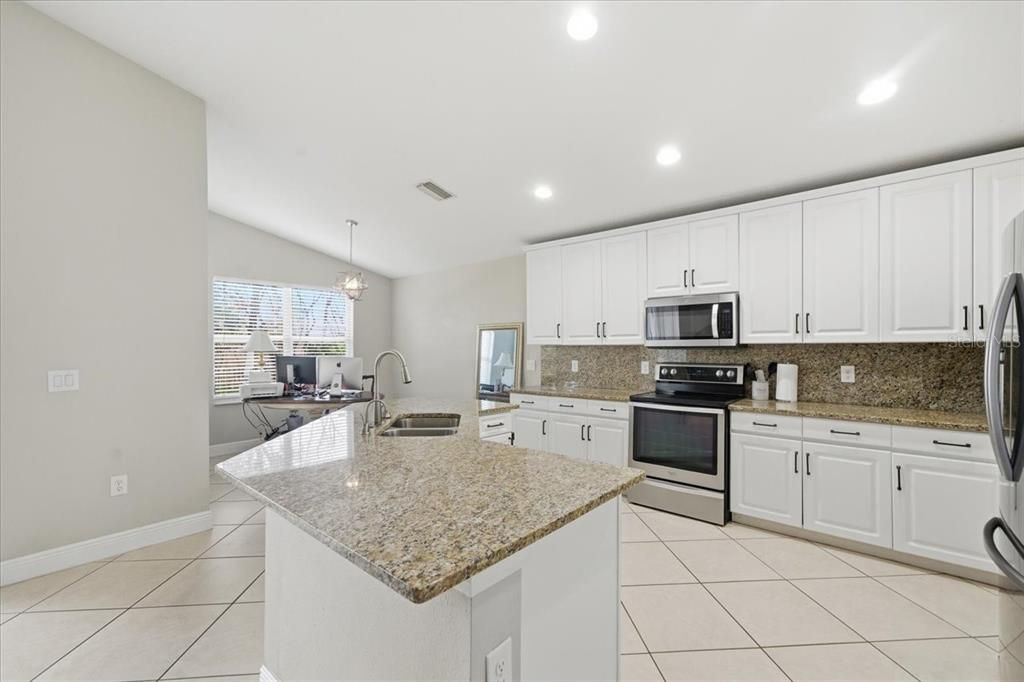 En Venta: $495,000 (4 camas, 2 baños, 2471 Pies cuadrados)