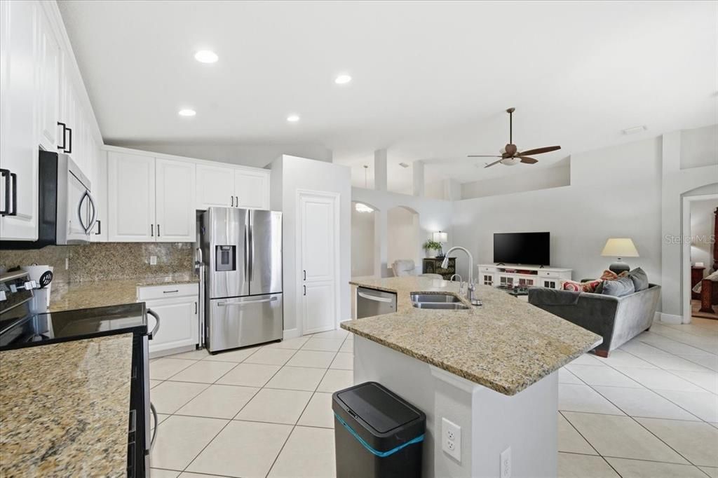 En Venta: $495,000 (4 camas, 2 baños, 2471 Pies cuadrados)