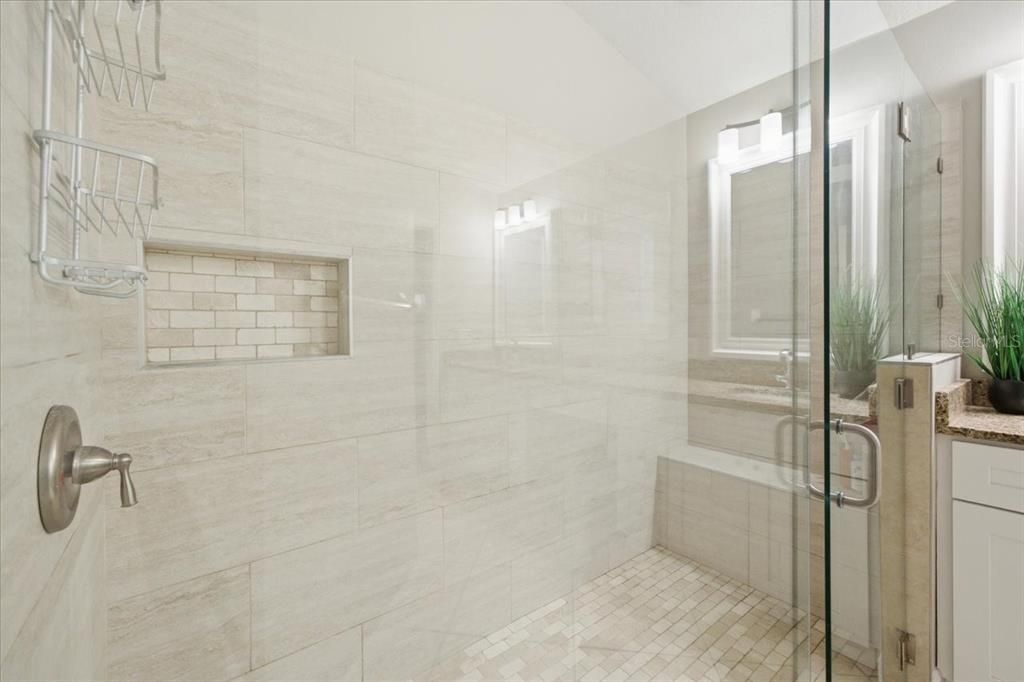 En Venta: $495,000 (4 camas, 2 baños, 2471 Pies cuadrados)