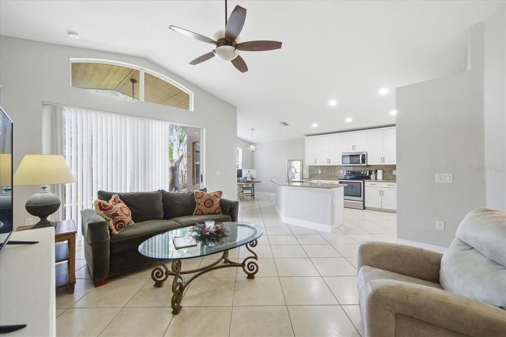 En Venta: $495,000 (4 camas, 2 baños, 2471 Pies cuadrados)