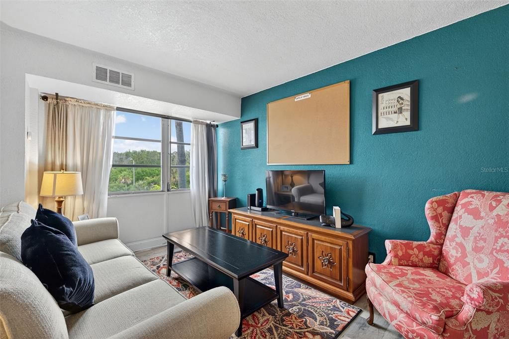 На продажу: $85,000 (1 спален, 1 ванн, 708 Квадратных фут)