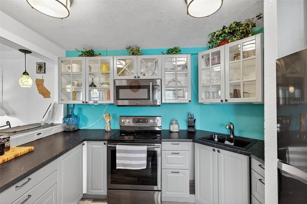 На продажу: $85,000 (1 спален, 1 ванн, 708 Квадратных фут)