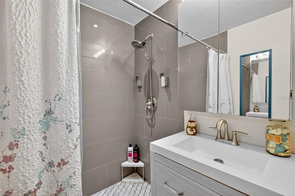 На продажу: $85,000 (1 спален, 1 ванн, 708 Квадратных фут)