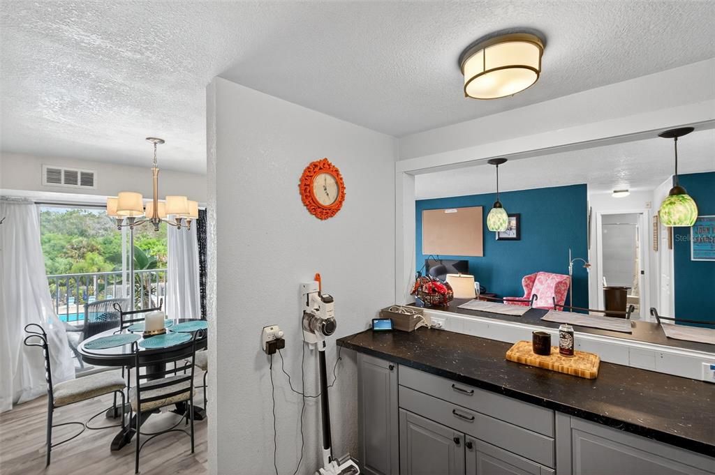 На продажу: $85,000 (1 спален, 1 ванн, 708 Квадратных фут)