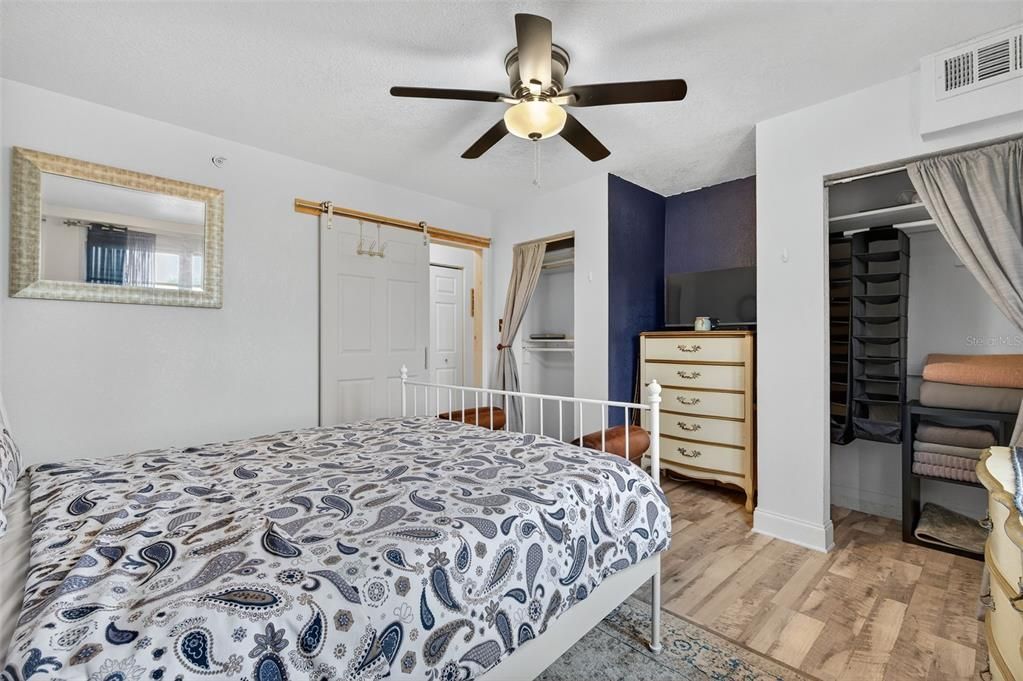 На продажу: $85,000 (1 спален, 1 ванн, 708 Квадратных фут)