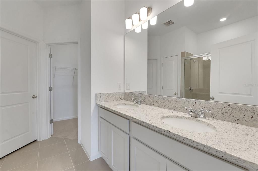 Под контрактом: $299,990 (4 спален, 2 ванн, 1758 Квадратных фут)