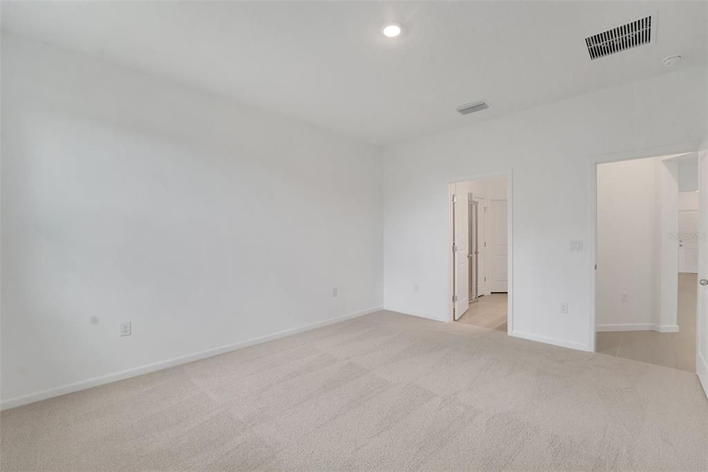 Под контрактом: $299,990 (4 спален, 2 ванн, 1758 Квадратных фут)