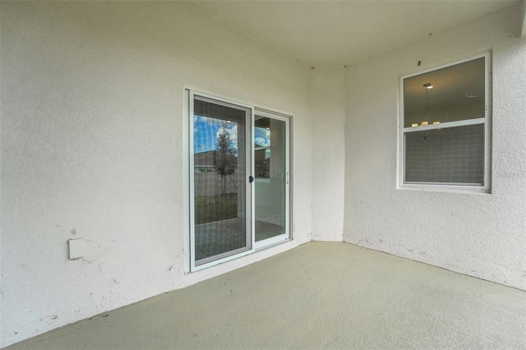 Под контрактом: $299,990 (4 спален, 2 ванн, 1758 Квадратных фут)