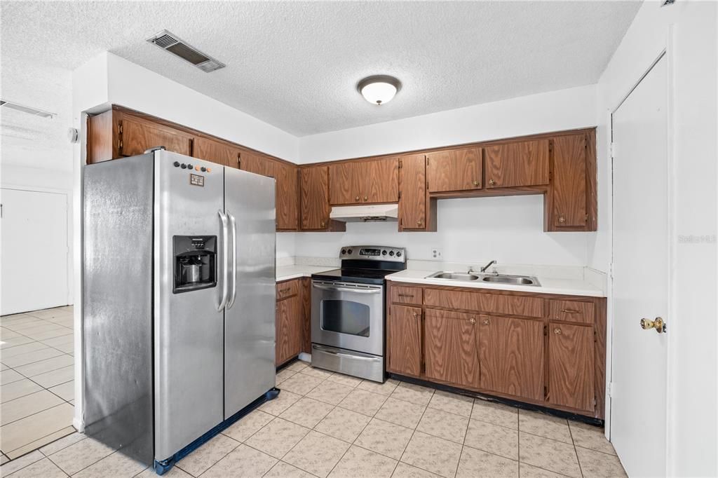 Под контрактом: $150,000 (2 спален, 1 ванн, 1100 Квадратных фут)