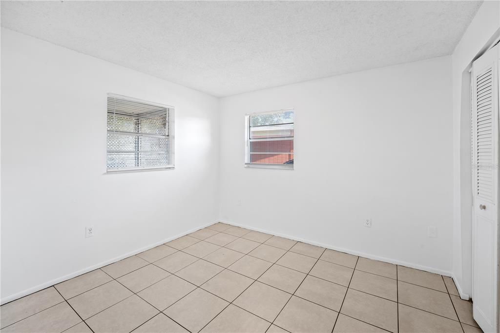 Под контрактом: $150,000 (2 спален, 1 ванн, 1100 Квадратных фут)