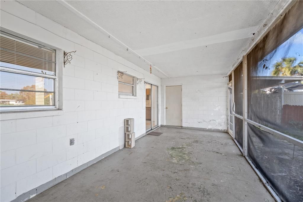 Под контрактом: $150,000 (2 спален, 1 ванн, 1100 Квадратных фут)