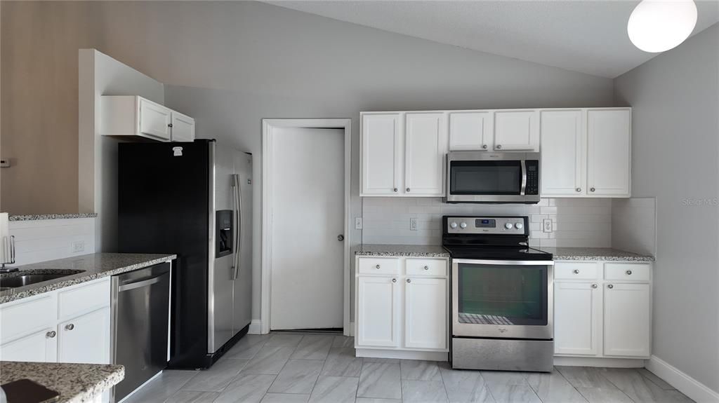 For Sale: $250,000 (3 beds, 2 baths, 1368 Square Feet)