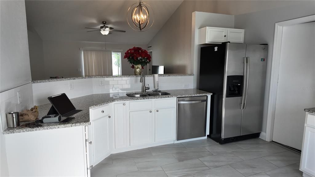 For Sale: $250,000 (3 beds, 2 baths, 1368 Square Feet)