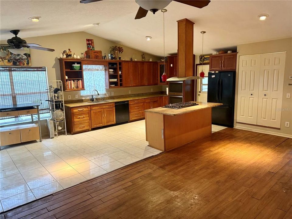 待售: $300,000 (3 贝兹, 2 浴室, 1286 平方英尺)