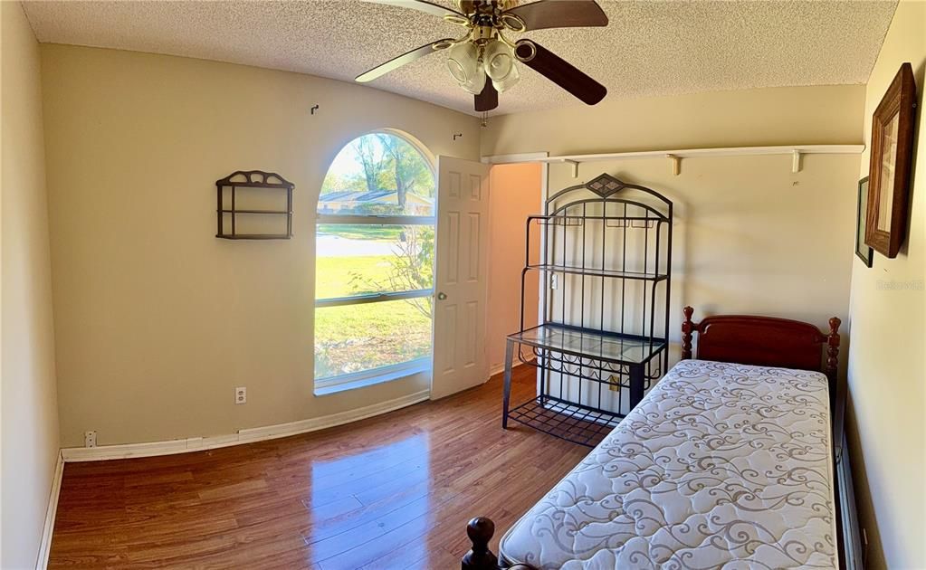 Под контрактом: $299,000 (3 спален, 2 ванн, 1286 Квадратных фут)