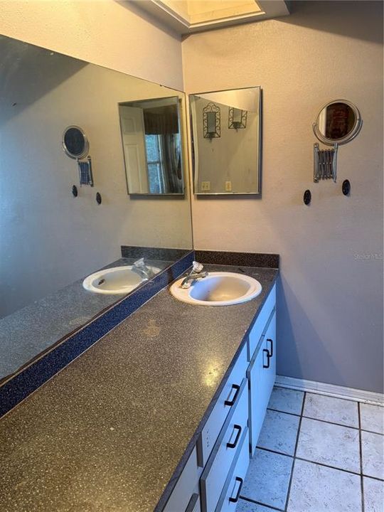 Под контрактом: $299,000 (3 спален, 2 ванн, 1286 Квадратных фут)