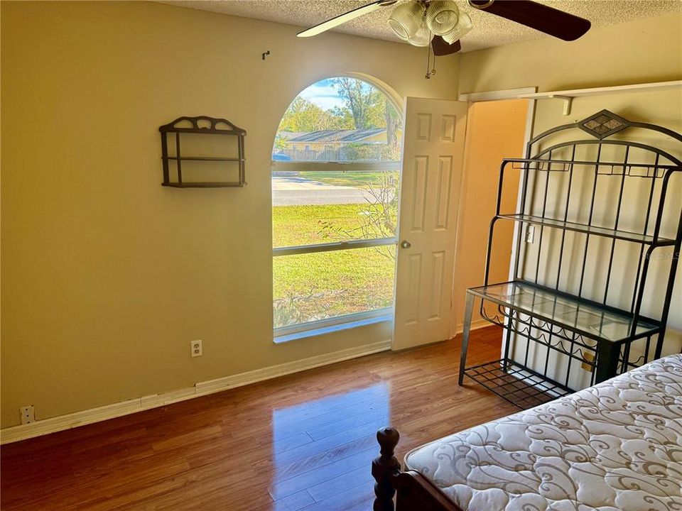 Под контрактом: $299,000 (3 спален, 2 ванн, 1286 Квадратных фут)