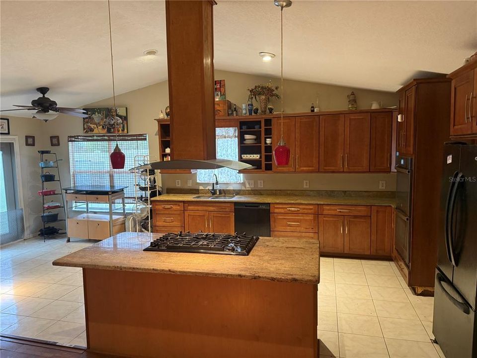 待售: $300,000 (3 贝兹, 2 浴室, 1286 平方英尺)