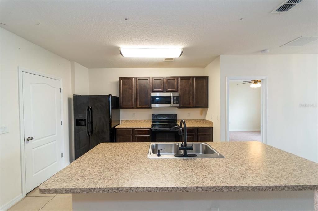 待售: $289,990 (3 贝兹, 2 浴室, 1672 平方英尺)