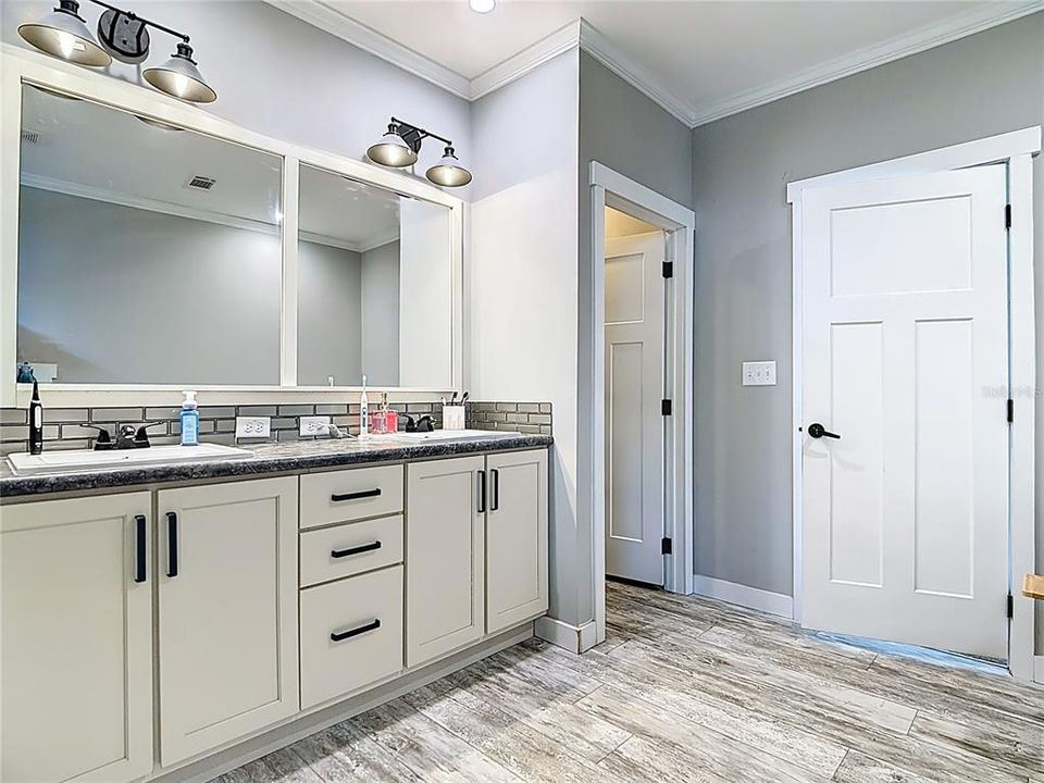 For Sale: $329,900 (4 beds, 3 baths, 2160 Square Feet)