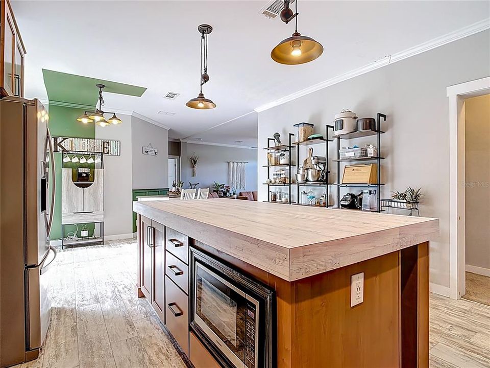 For Sale: $329,900 (4 beds, 3 baths, 2160 Square Feet)