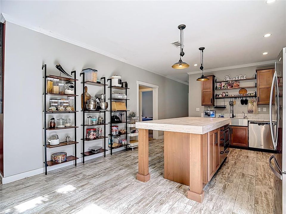 For Sale: $329,900 (4 beds, 3 baths, 2160 Square Feet)