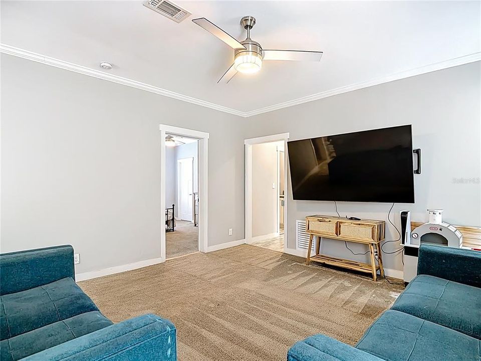 For Sale: $329,900 (4 beds, 3 baths, 2160 Square Feet)