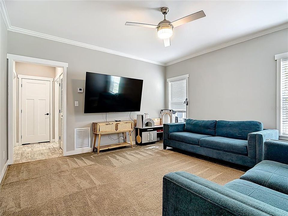 For Sale: $329,900 (4 beds, 3 baths, 2160 Square Feet)