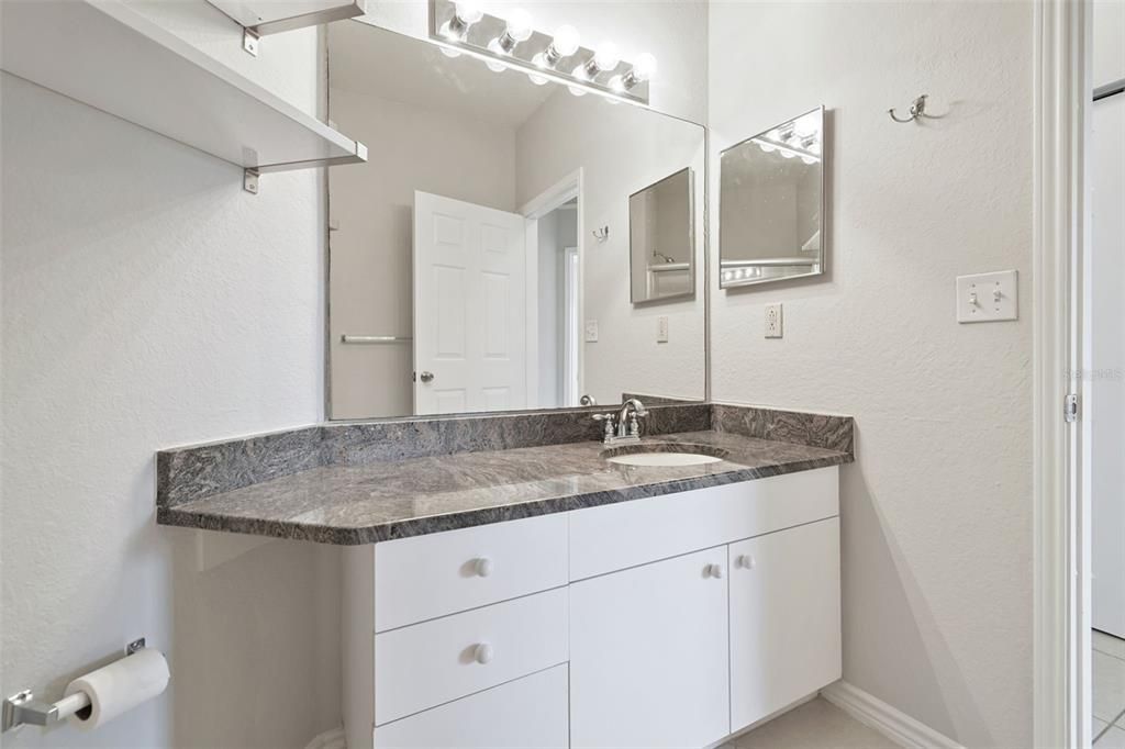 出租: $1,950 (2 贝兹, 2 浴室, 1153 平方英尺)