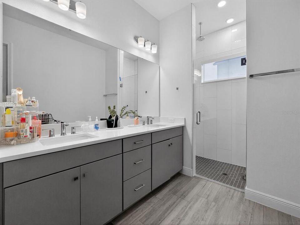 For Sale: $759,000 (3 beds, 2 baths, 2385 Square Feet)