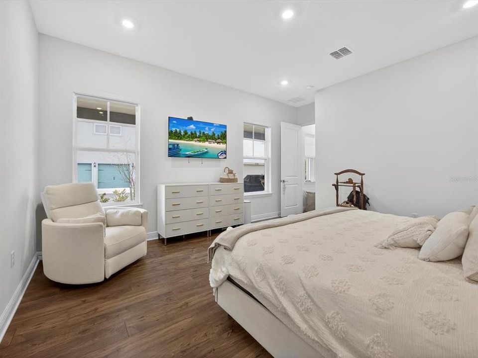 For Sale: $759,000 (3 beds, 2 baths, 2385 Square Feet)