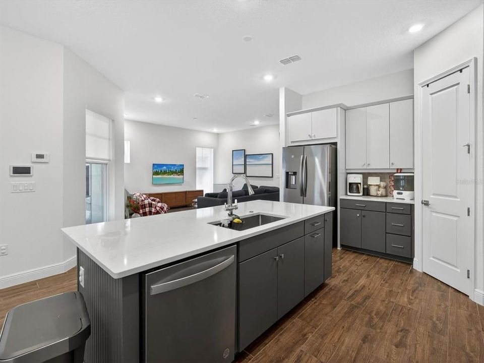 For Sale: $759,000 (3 beds, 2 baths, 2385 Square Feet)