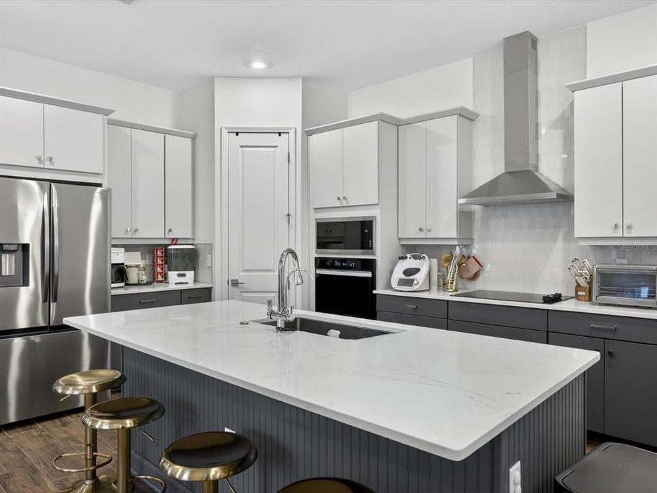 For Sale: $759,000 (3 beds, 2 baths, 2385 Square Feet)