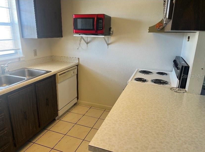 待售: $165,000 (2 贝兹, 2 浴室, 967 平方英尺)