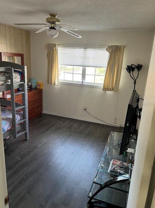 待售: $165,000 (2 贝兹, 2 浴室, 967 平方英尺)