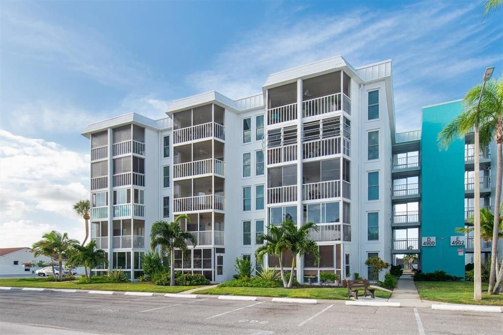 En Renta: $2,700 (3 camas, 2 baños, 1500 Pies cuadrados)