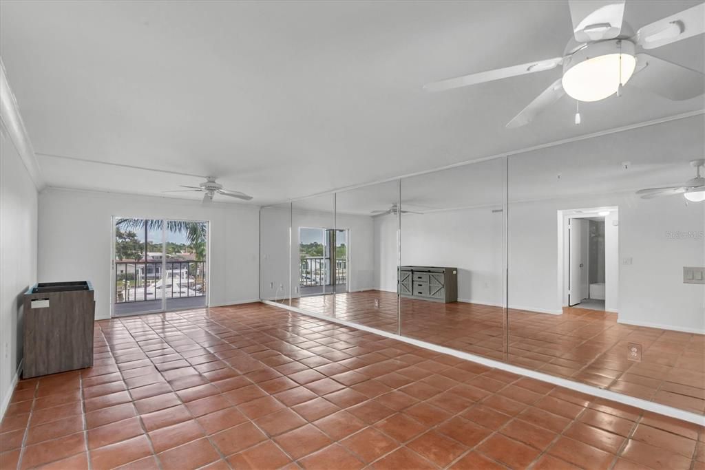 En Renta: $2,700 (3 camas, 2 baños, 1500 Pies cuadrados)