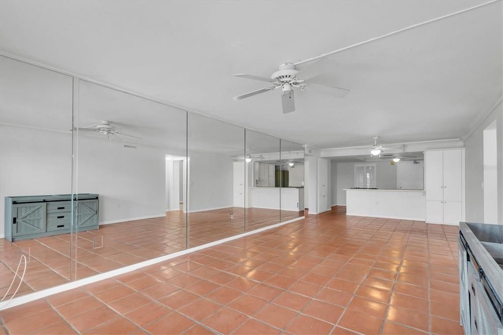 En Renta: $2,700 (3 camas, 2 baños, 1500 Pies cuadrados)