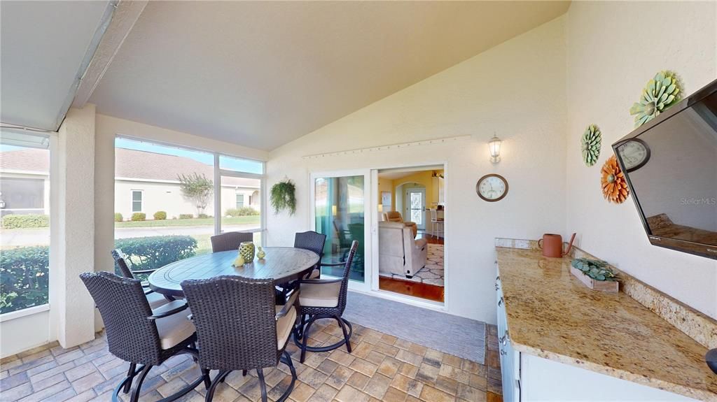 На продажу: $349,900 (2 спален, 2 ванн, 1260 Квадратных фут)