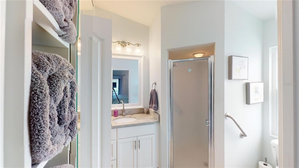 На продажу: $349,900 (2 спален, 2 ванн, 1260 Квадратных фут)