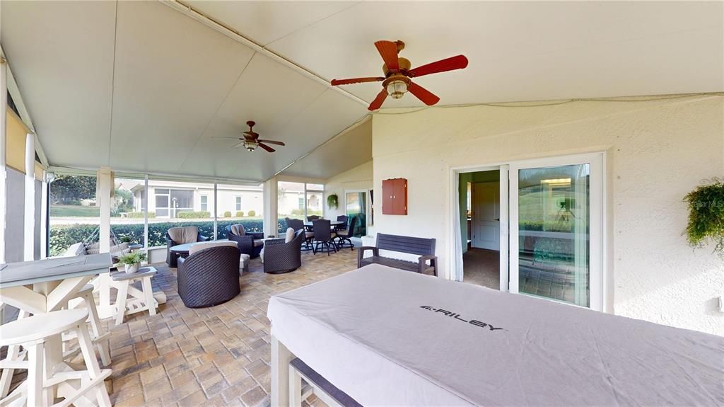 На продажу: $349,900 (2 спален, 2 ванн, 1260 Квадратных фут)