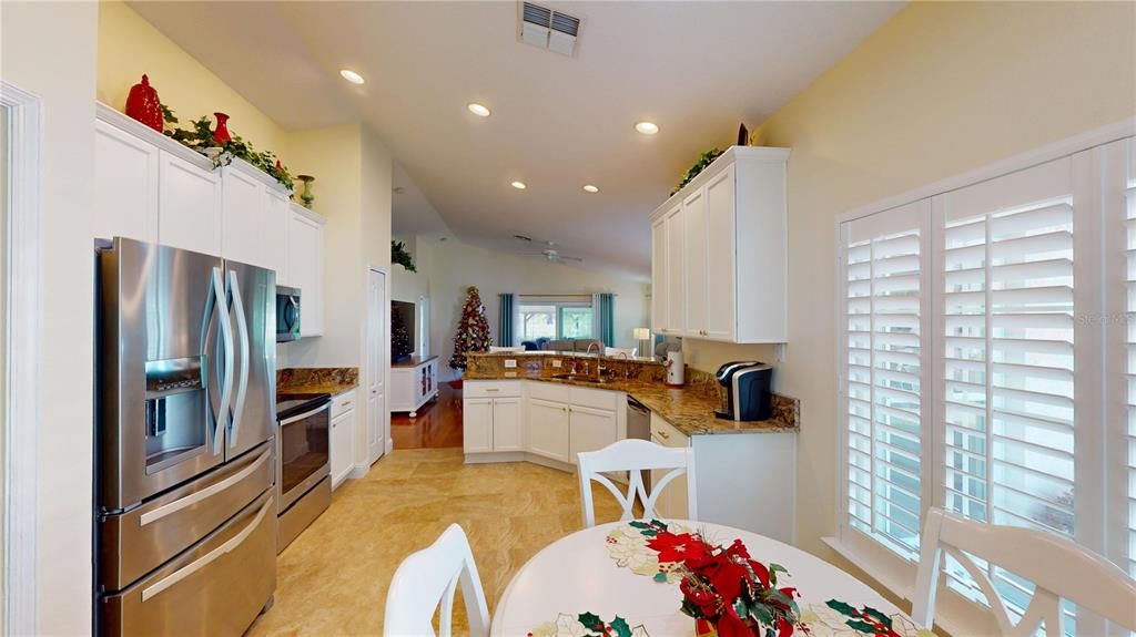 На продажу: $349,900 (2 спален, 2 ванн, 1260 Квадратных фут)