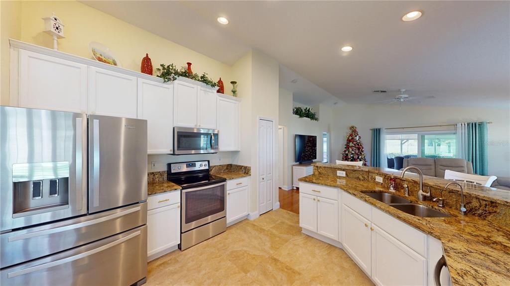 На продажу: $349,900 (2 спален, 2 ванн, 1260 Квадратных фут)